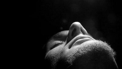 Разпознай дали е верен по чертите на лицето му