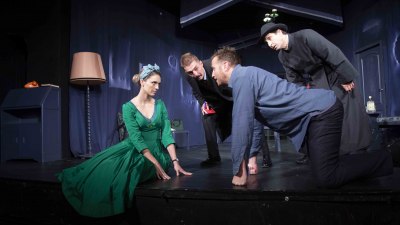 Софийският спектакъл „Капан за самотен мъж“ гостува на сцената на Драматичен театър „Никола Вапцаров“ – Благоевград